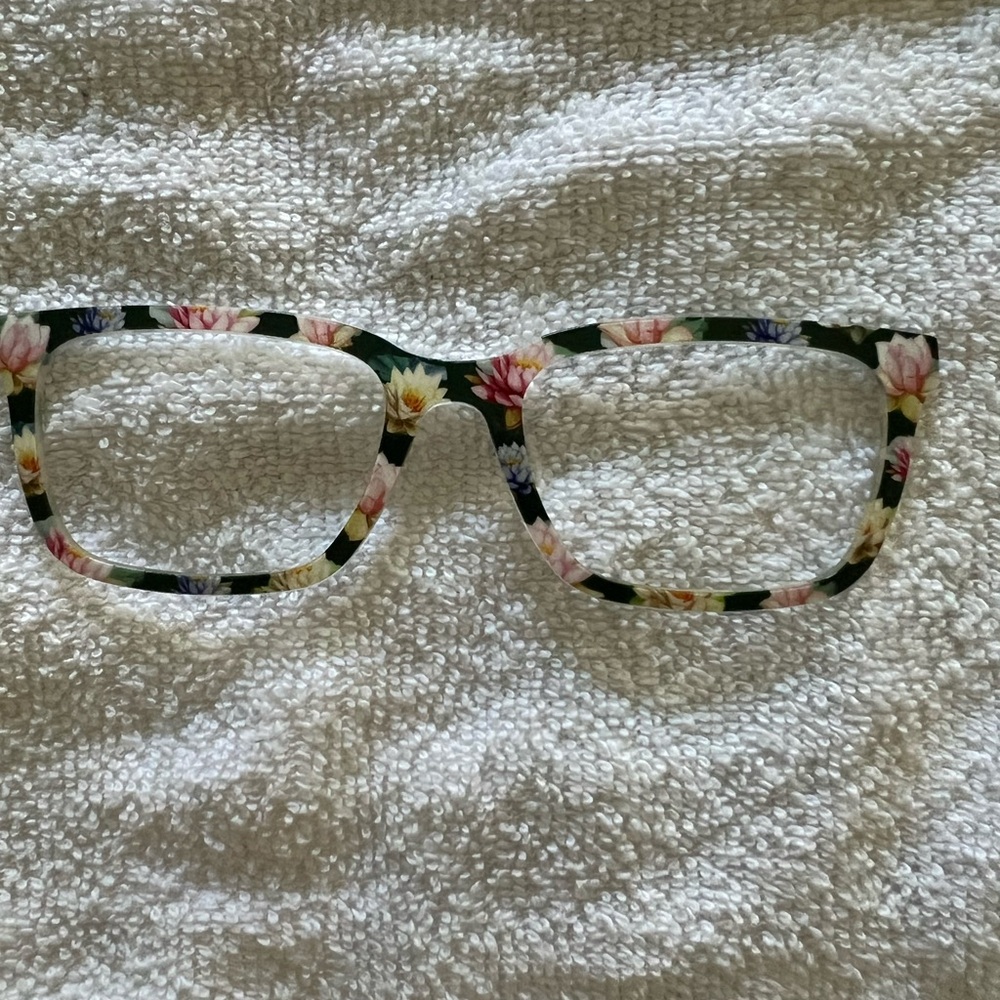 Floral and Patterned Women's Glasses Set